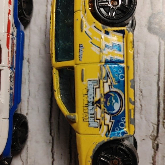 LOT of 6 collectible toy cars #2 - Picture 3 of 8